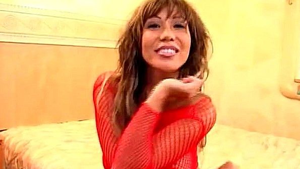 Пышногрудые шлюхи развлекаются вместе в постели