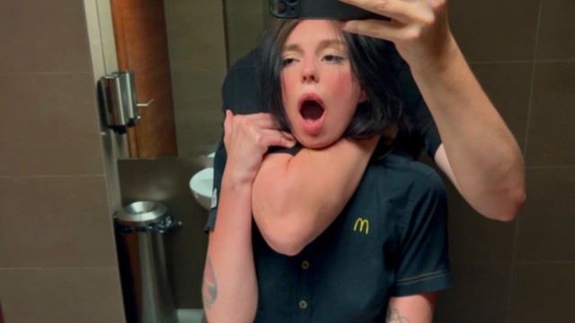 Три сногсшибательные красотки займутся сексом с парнем