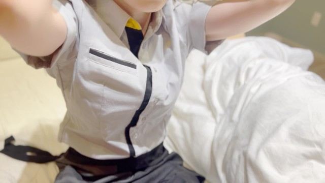 Развратные шлюхи вовлекают мужчину в оргию