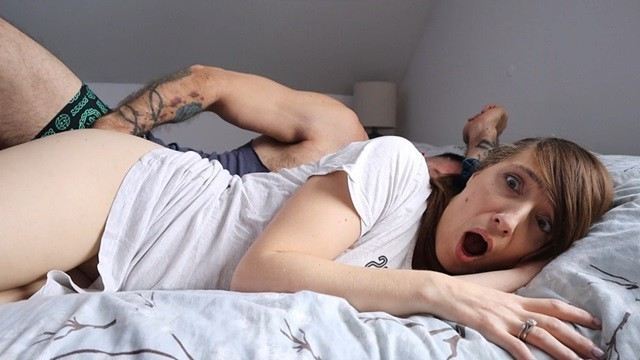 Строгий отец не пускает дочь на вечеринку