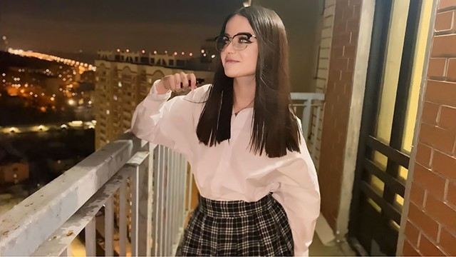 В кабинете мне сделали массаж плеч, а потом у нас был секс