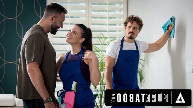 Я тру свою вагину об угол стола