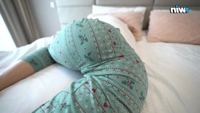 Чернокожий парень грубо насилует девушку