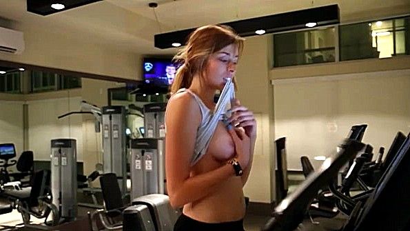 Сексуальных девушек грубо трахают чернокожие парни