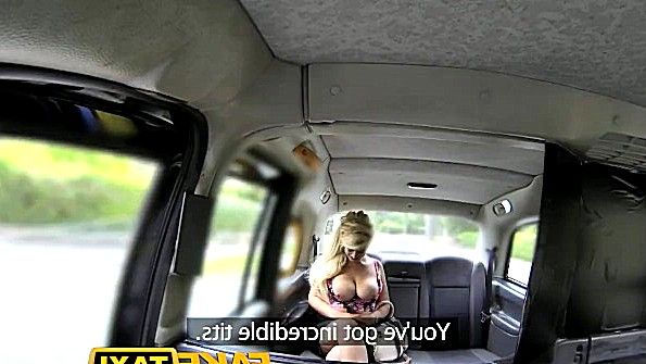 Он мастурбирует свою вагину вибратором и хочет кончить на камеру