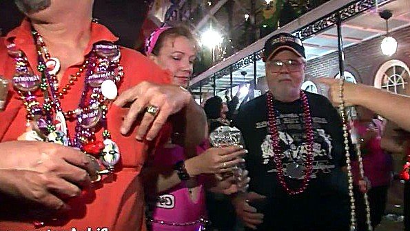 Мать делает сыну минет, а затем вступает с ним в половую связь