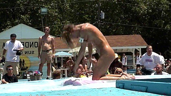 Японская женщина доведёт мужчину до оргазма