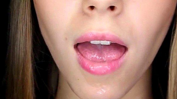 Пышногрудая красотка будет заниматься сексом в позе «собачка» и делать минет