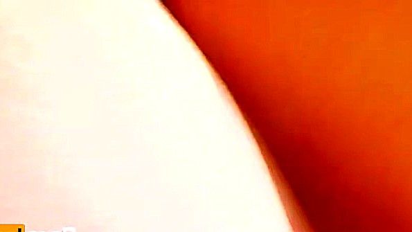 Он пристаёт к своей девушке и заставляет её раздеться