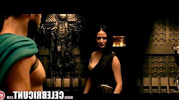 Китайская женщина в бикини позволила мужчине заняться с ней сексом