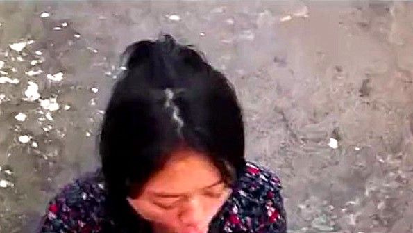 Она надела соблазнительное нижнее белье и сделала потрясающий минет