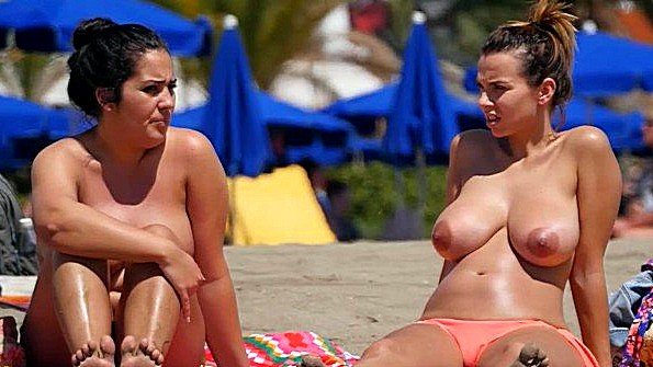 Шлюхи делают агрессивный минет