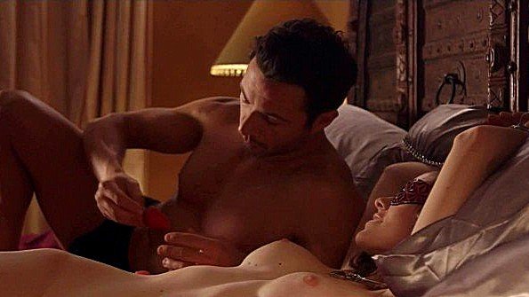 Игра языком продолжается до тех пор, пока не произойдет оргазм