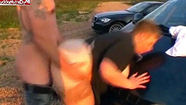 Настойчивый брат уговорил свою сестру и её подругу заняться сексом