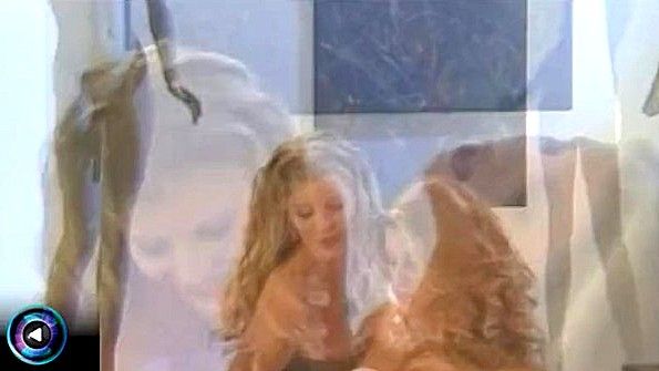 Возбужденная брюнетка занимается сексом с чернокожим парнем на кастинге