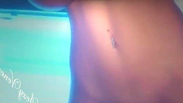 Мужчина поздравил женщину с праздником, используя свой половой орган