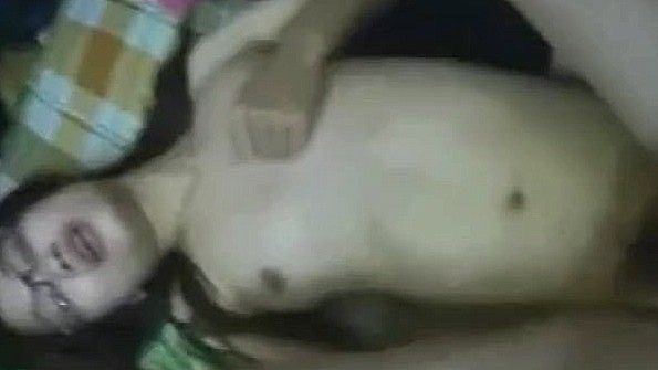 Двое парней заставили азиатку жестко их изнасиловать