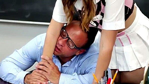 Чернокожие полицейские грубо насилуют преступника