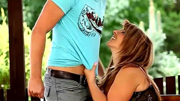 Латиноамериканка подвергается двойному проникновению