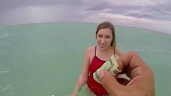 Шлюхи набрасываются друг на друга парами